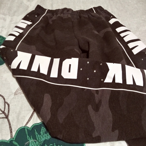 Pink camoelfage sweats w a little rhinestones